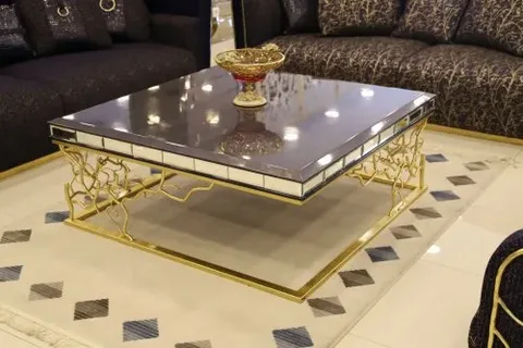 تصویر 1 از جلو مبلی فلزی با طراحی خاص و متفاوت